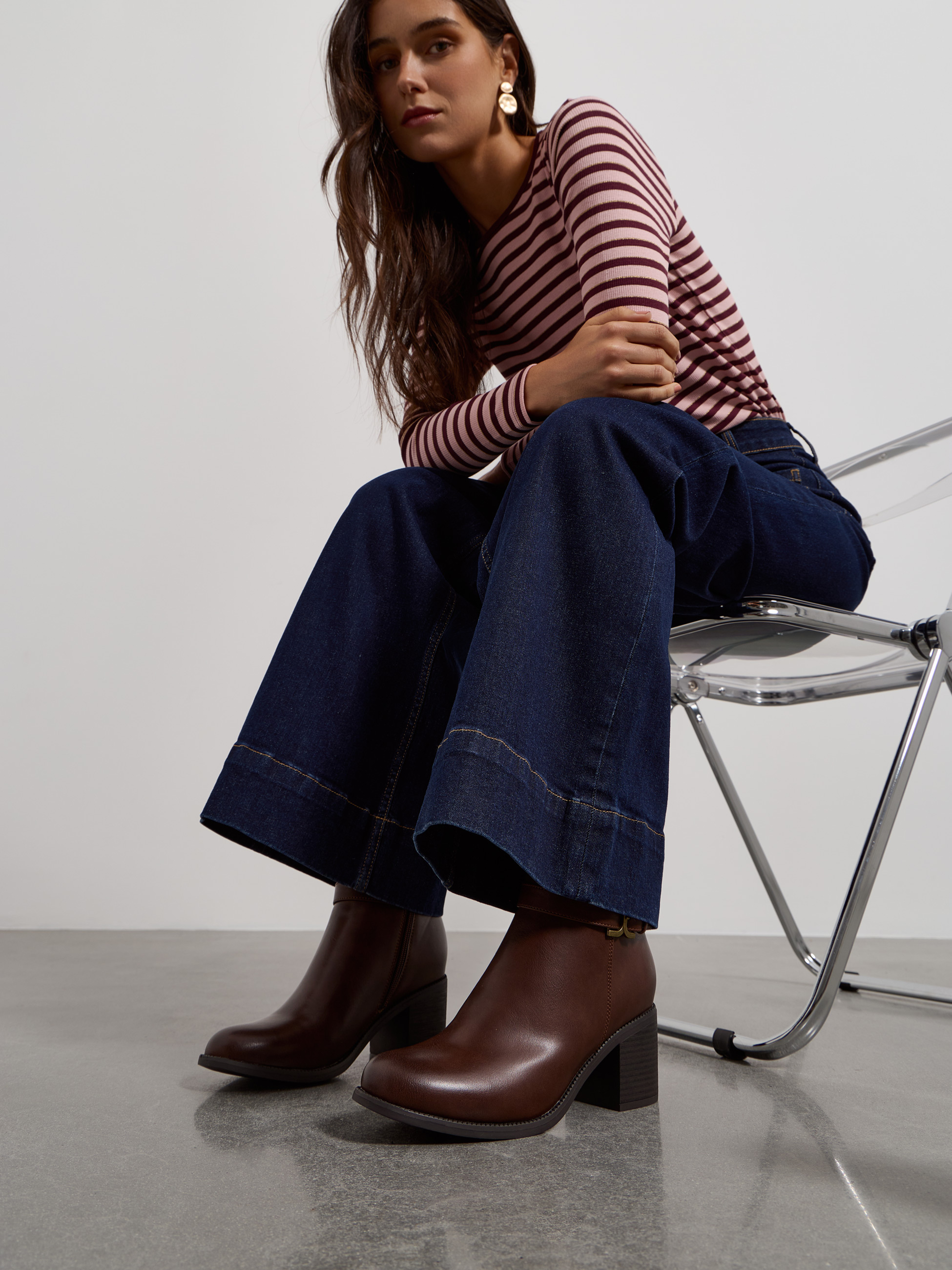Botins com fivela