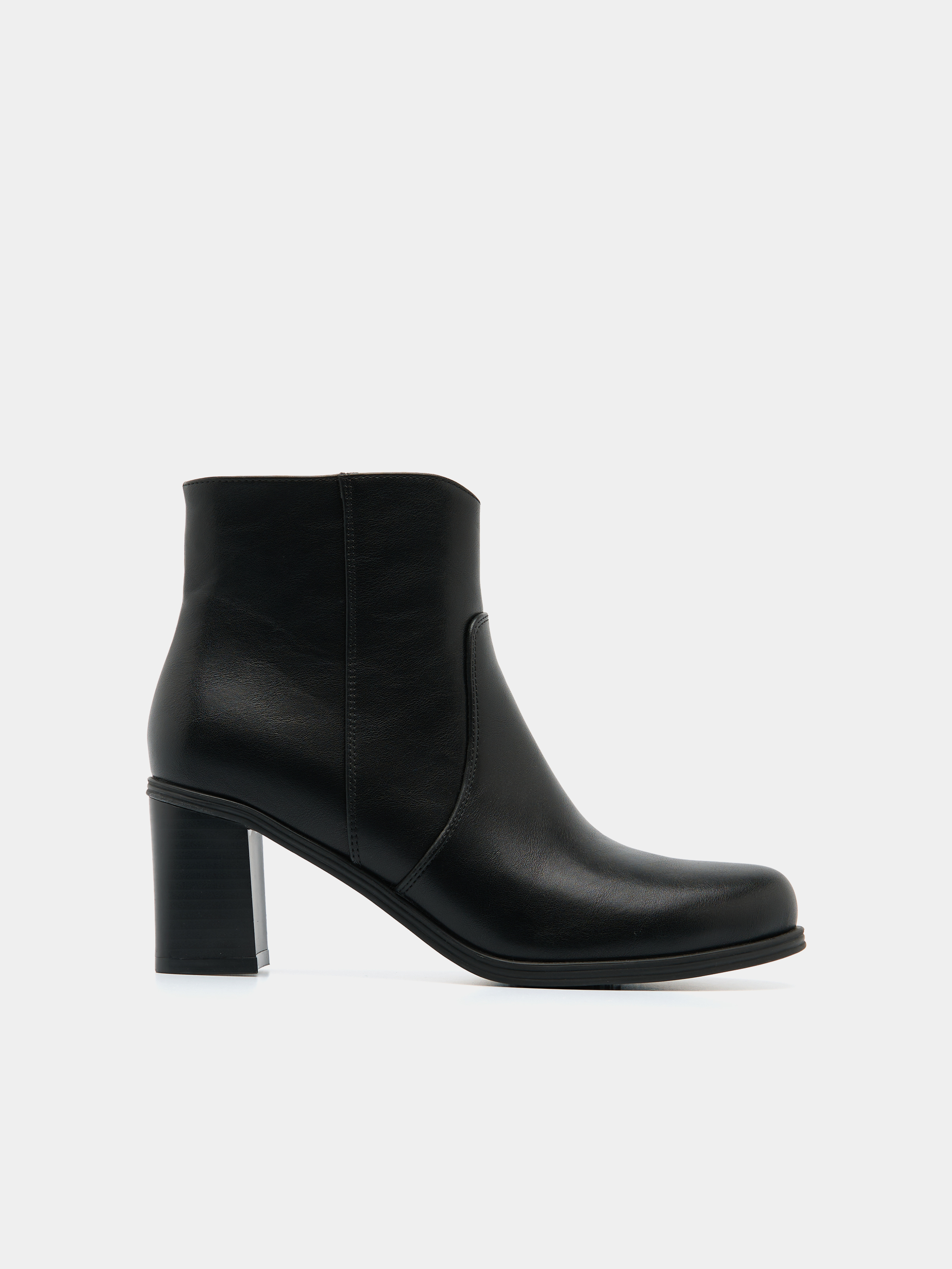 Botins de cano baixo com salto
