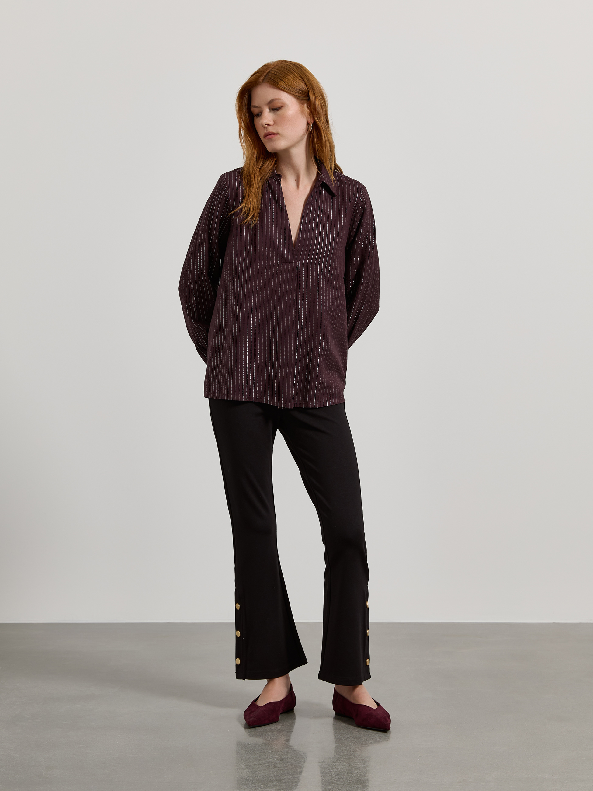 Camisa às riscas brilhantes