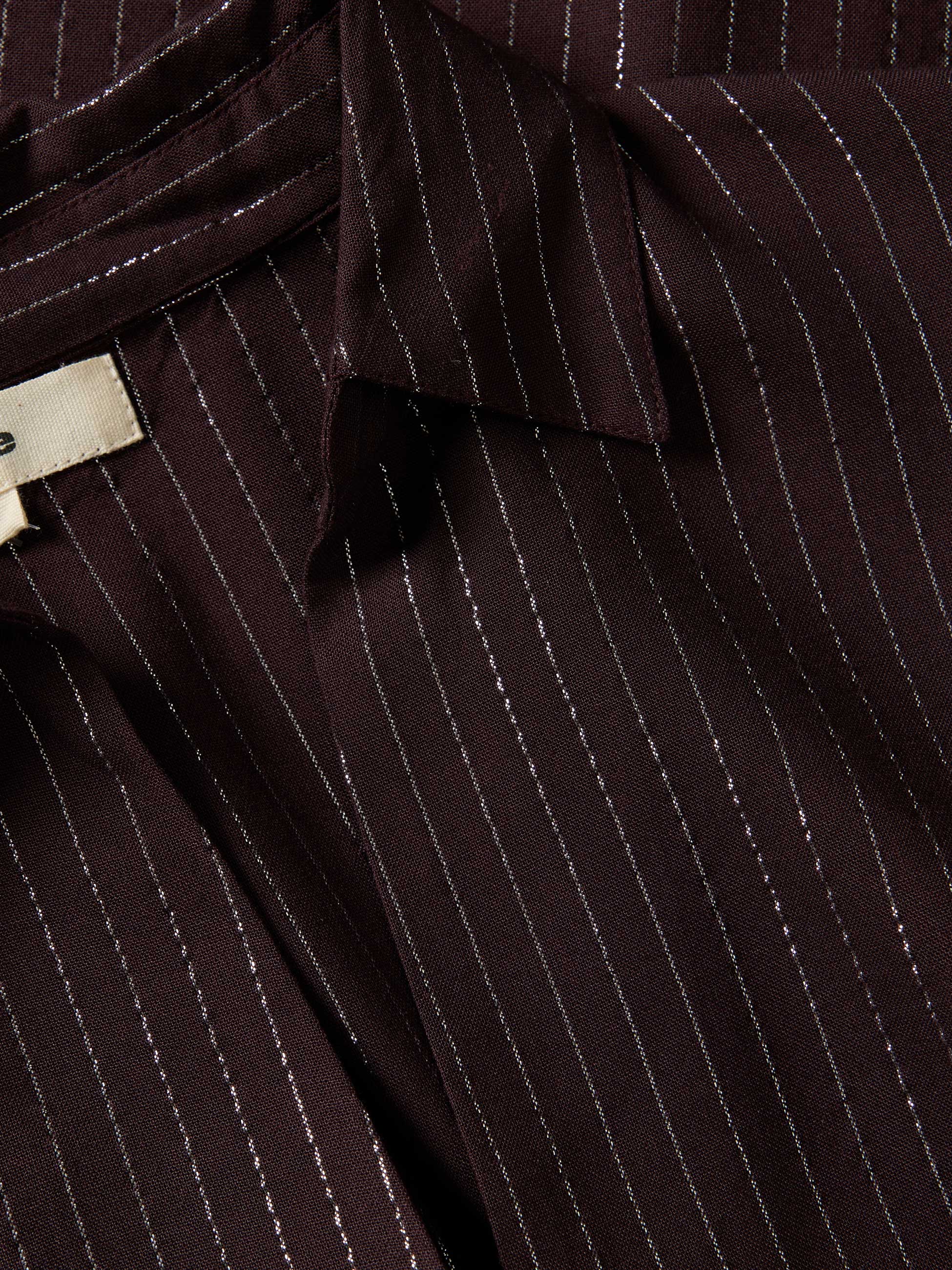Camisa às riscas brilhantes