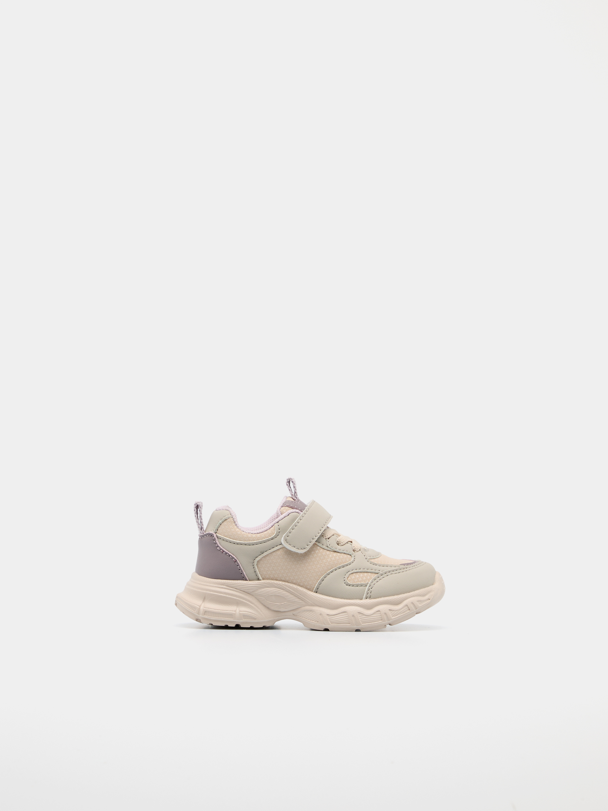 Sapatilhas com tira de velcro
