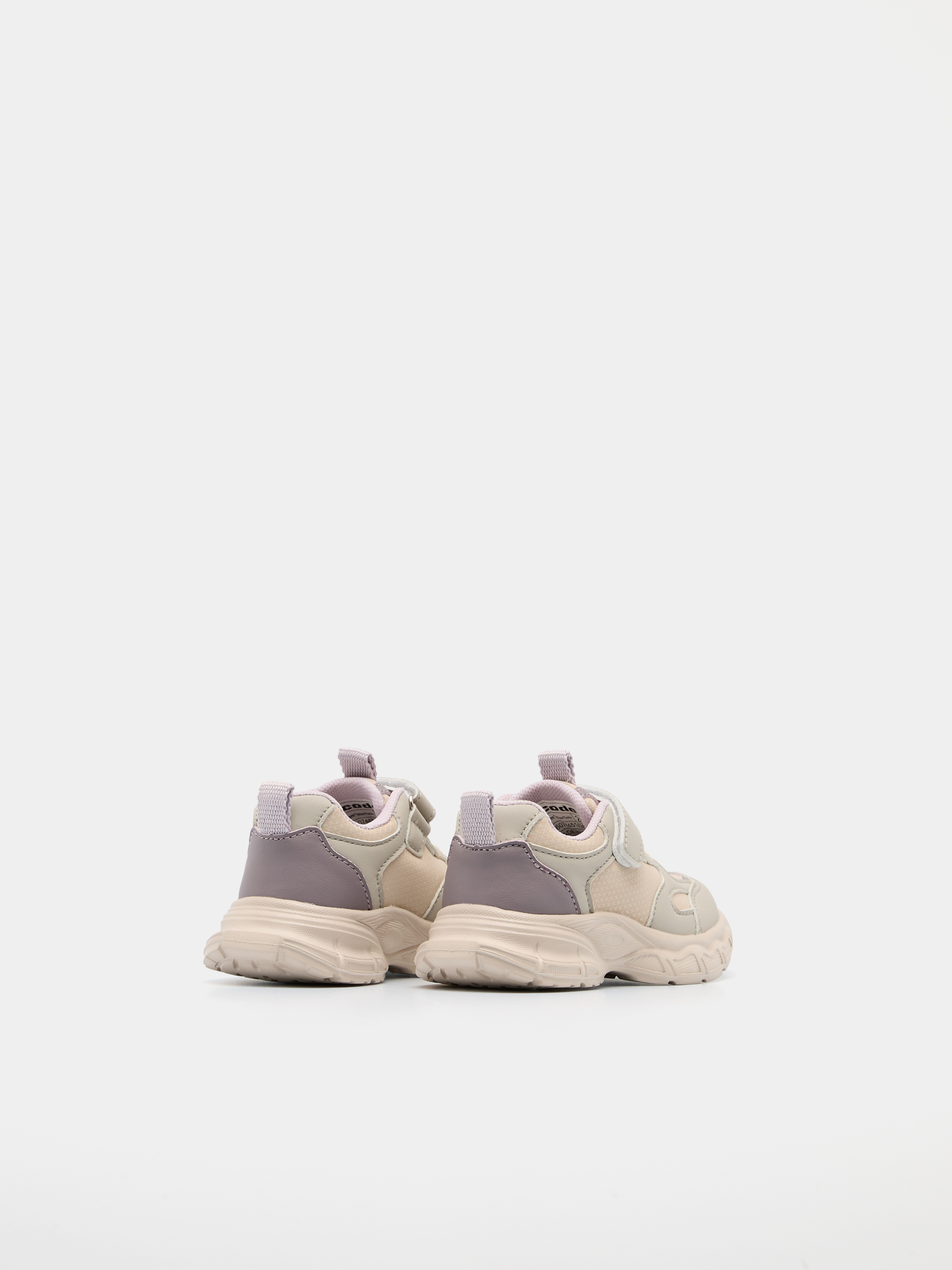 Sapatilhas com tira de velcro