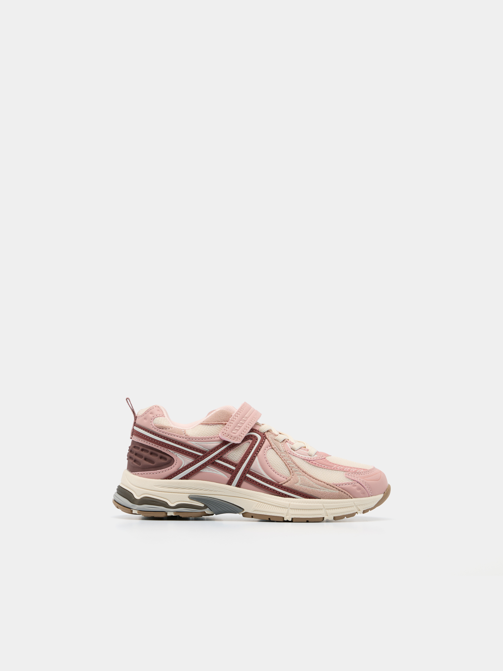 Sapatilhas com tira de velcro