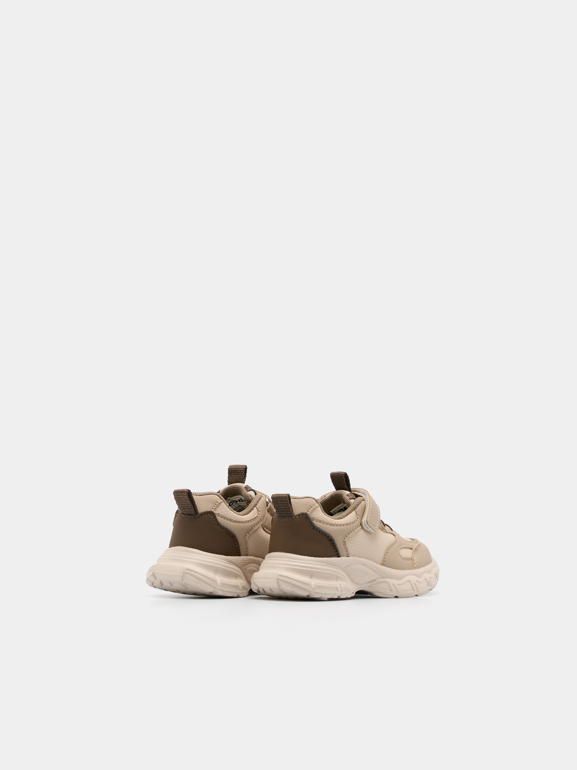 Sapatilhas com tira de velcro