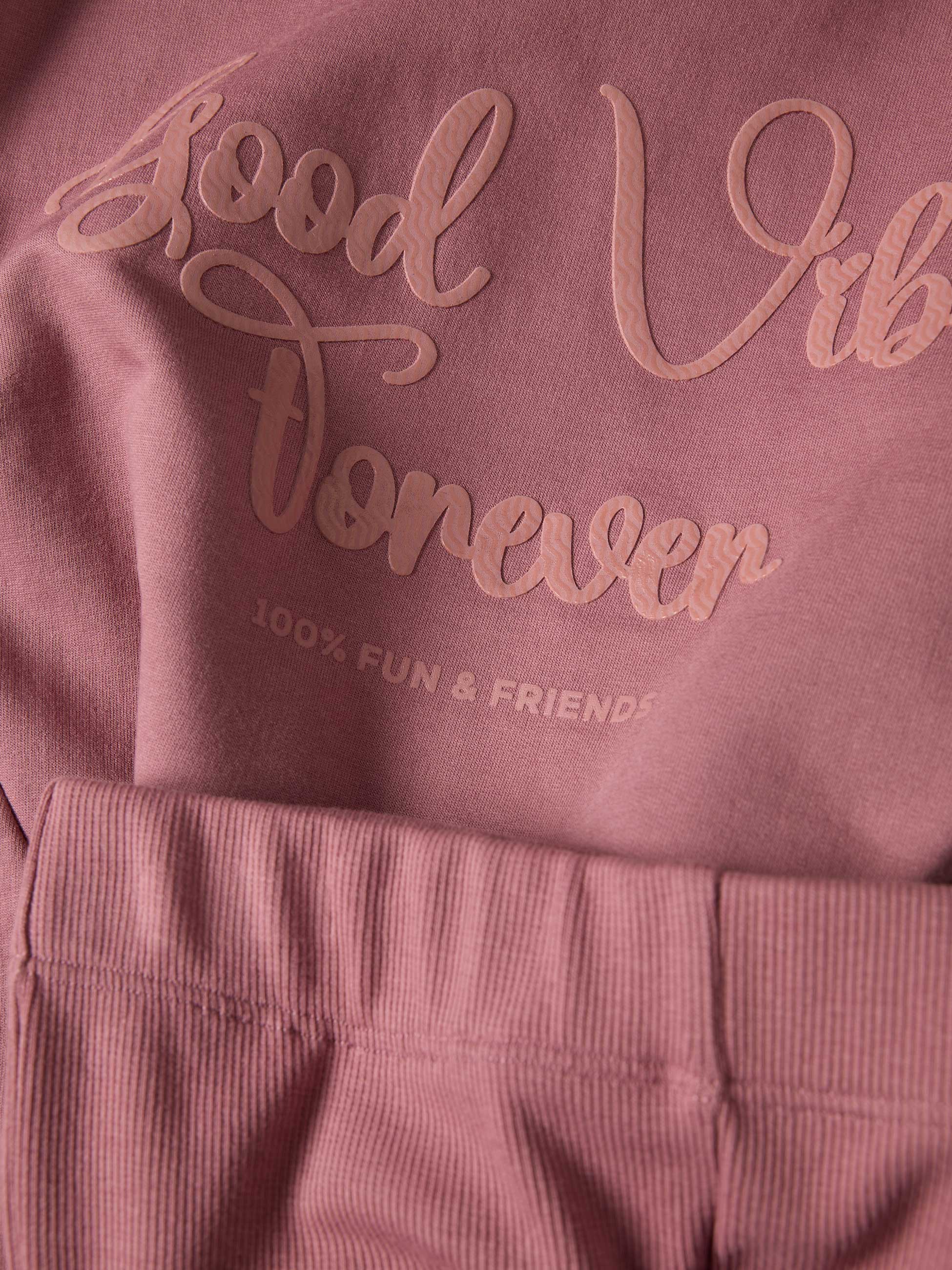 Conjunto de sweatshirt e leggings