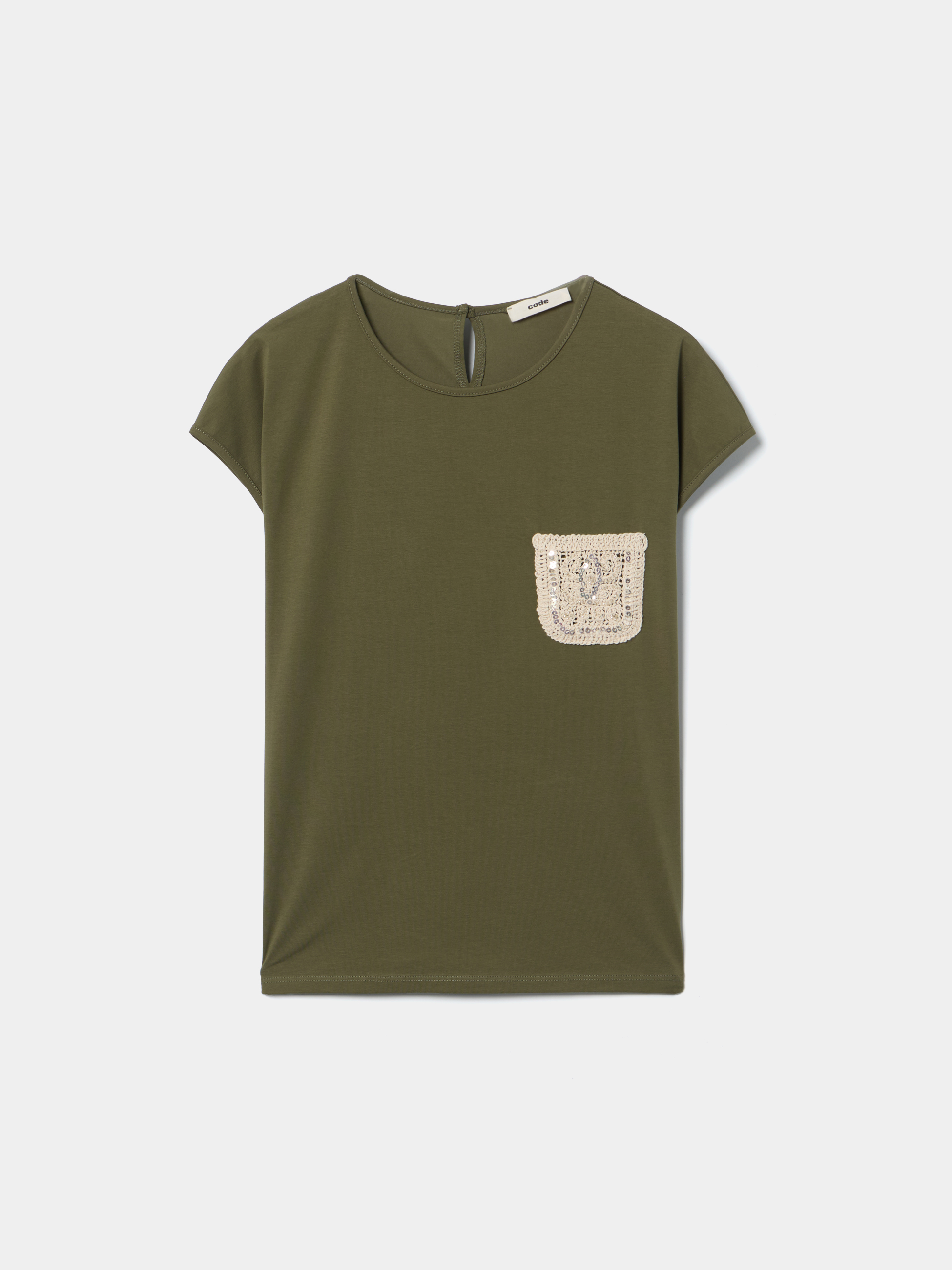 T-shirt com bolso em crochet e lantejoulas