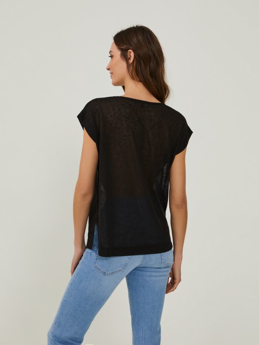T-shirt com detalhes T-shirt com detalhes