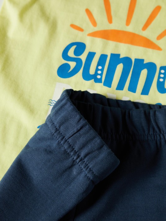 Conjunto de t-shirt e calção Conjunto de t-shirt e calção