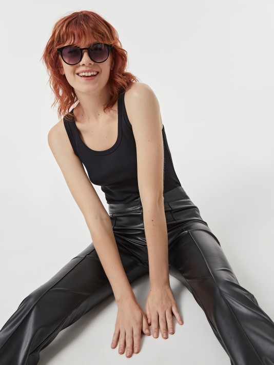 Calças efeito pele Calças efeito pele