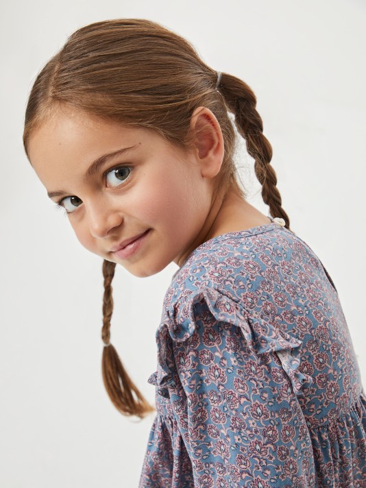 Vestido com folhos Vestido com folhos