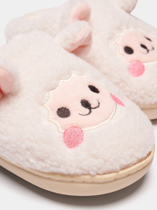 Chinelos em sherpa Chinelos em sherpa