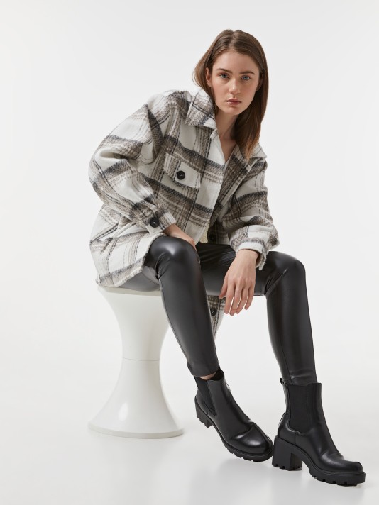 Calças efeito pele Calças efeito pele