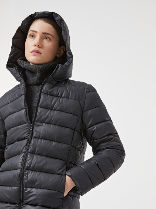 Casaco acolchoado com capuz Casaco acolchoado com capuz