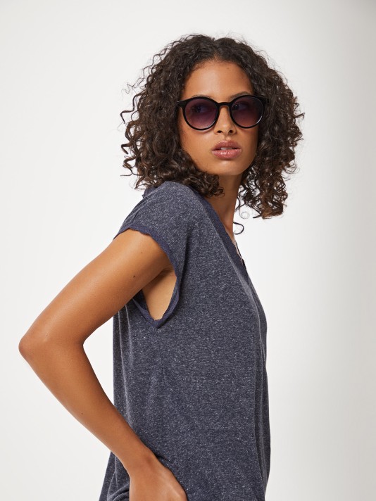T-shirt com decote em V T-shirt com decote em V
