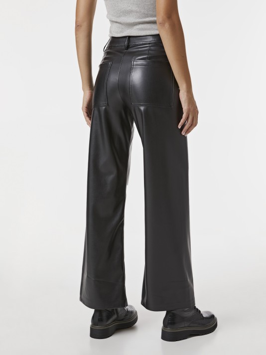 Calças efeito pele Calças efeito pele