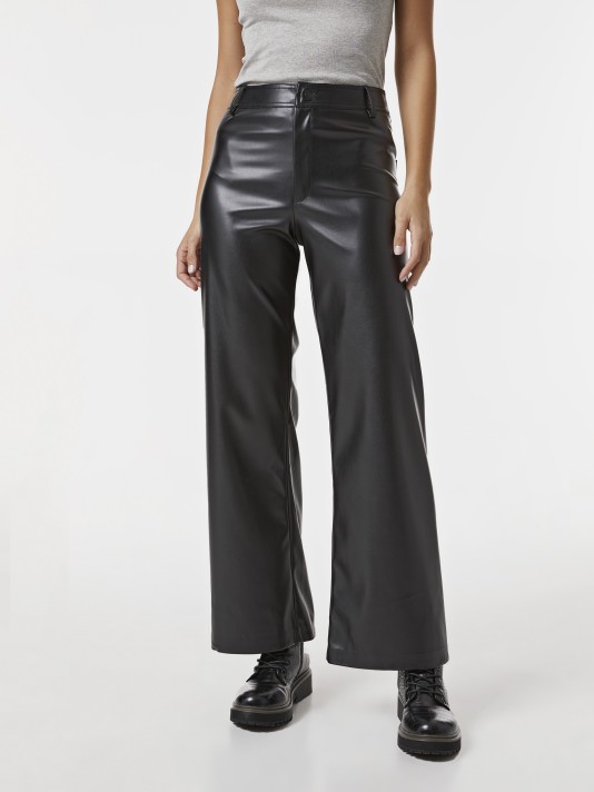 Calças efeito pele Calças efeito pele