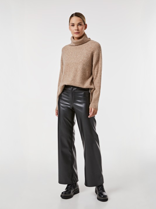 Calças efeito pele Calças efeito pele