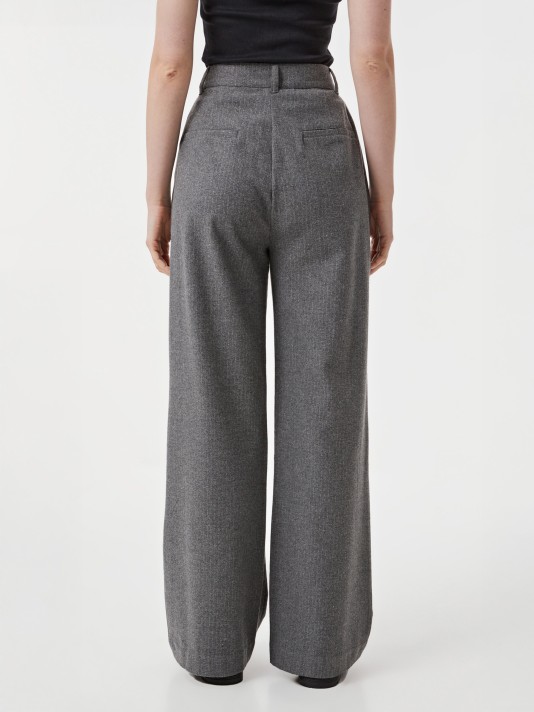 Calças às riscas com brilho Calças às riscas com brilho