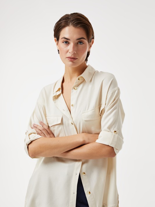Camisa com bolsos
