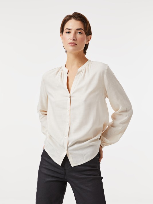 Camisa com botes
