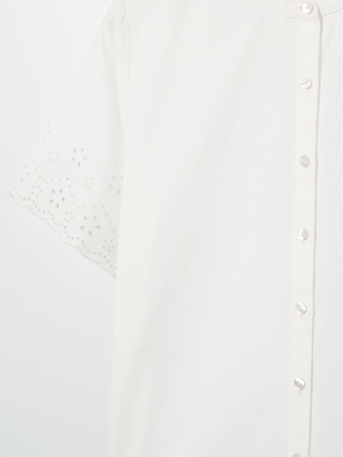 Camisa com bordado ingl�s