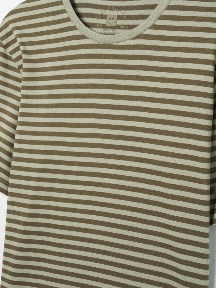 T-shirt com Padro