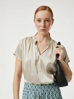 Blusa acetinada