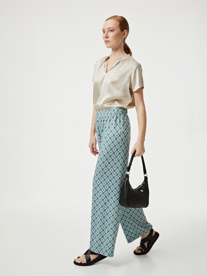 Blusa acetinada