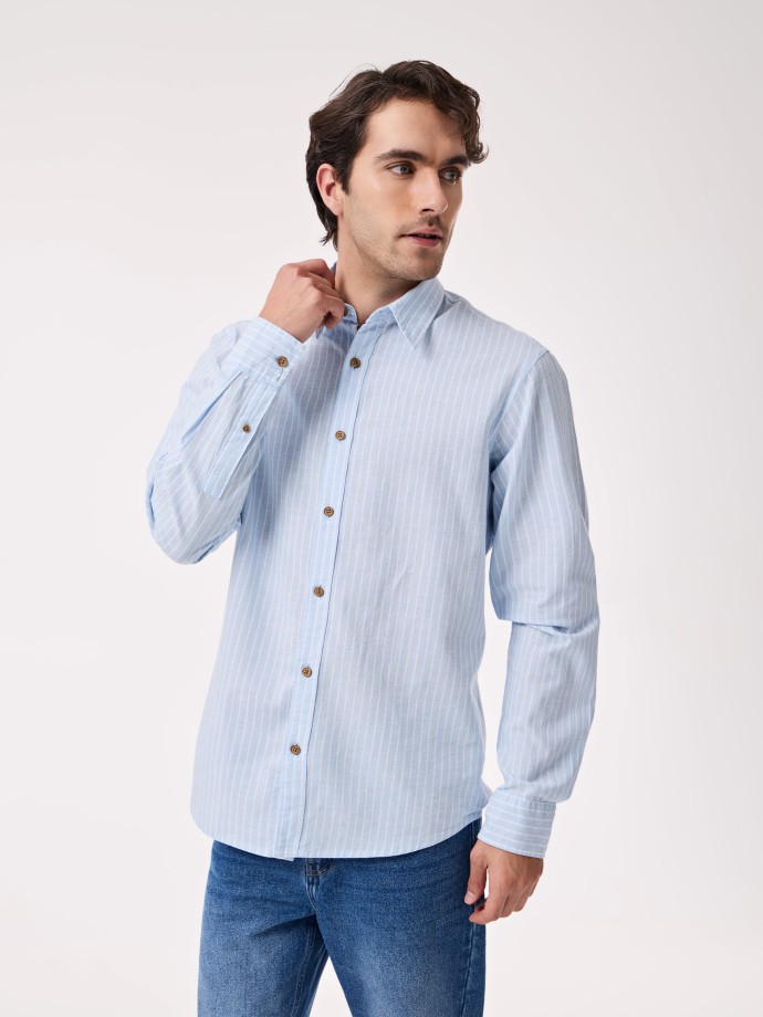 Camisa com Riscas Finas