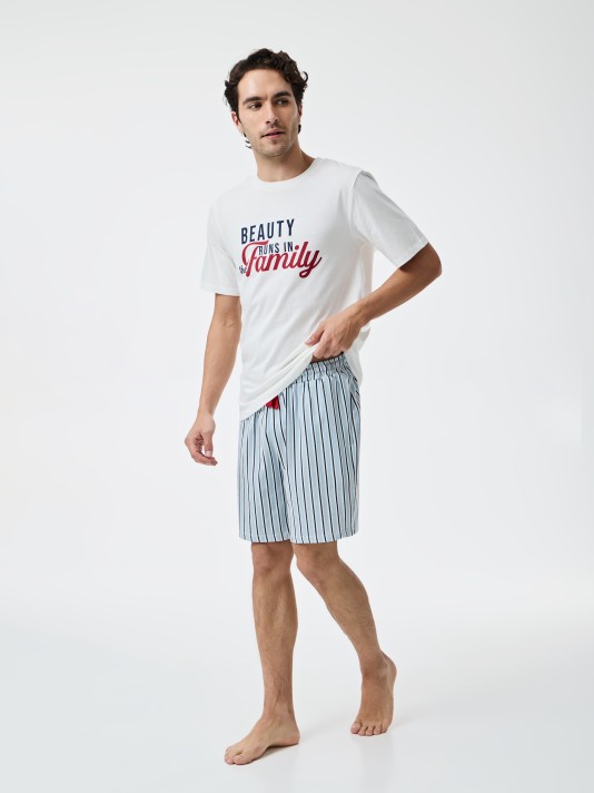 Pijama curto com riscas Pijama curto com riscas