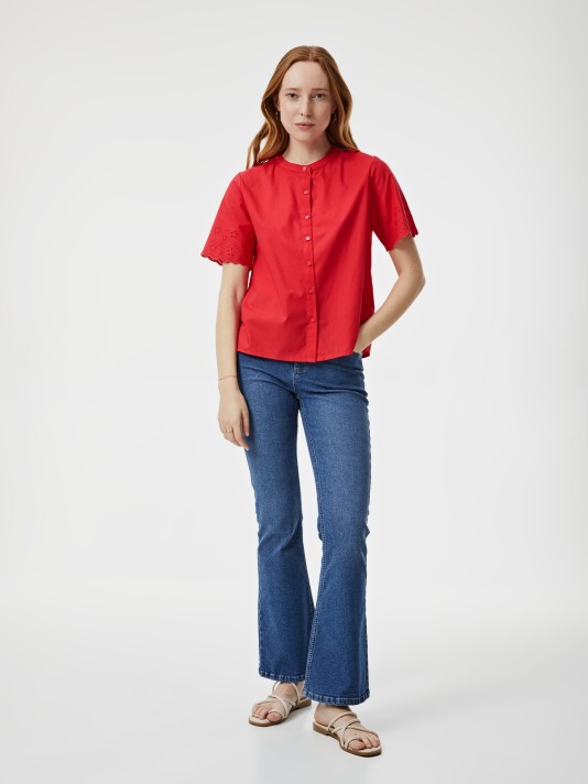 Camisa com bordado inglês Camisa com bordado inglês