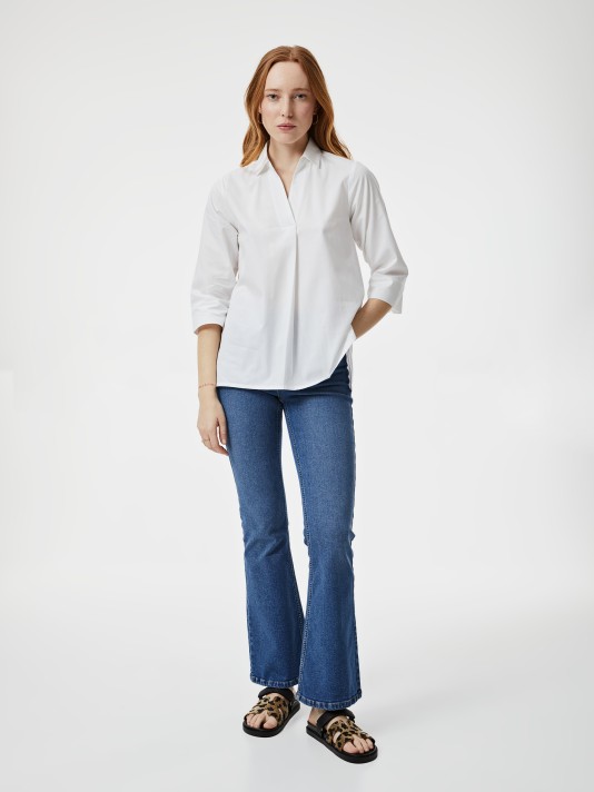 Camisa com decote em V Camisa com decote em V