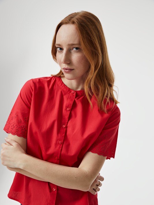 Camisa com bordado inglês Camisa com bordado inglês