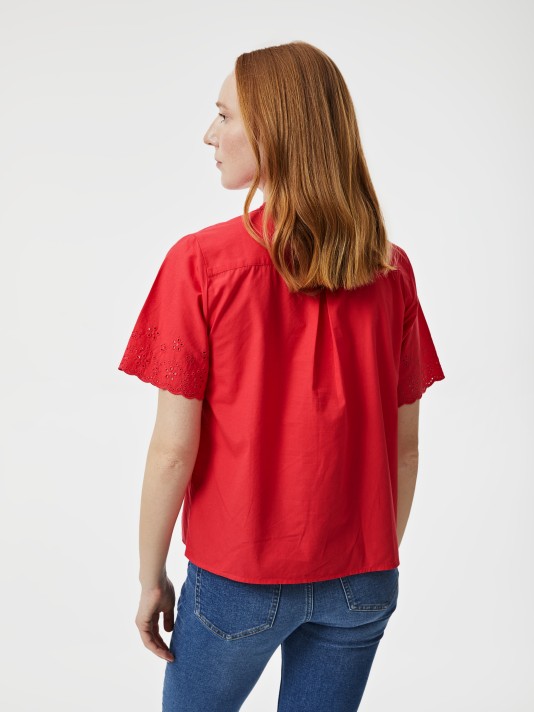 Camisa com bordado inglês Camisa com bordado inglês