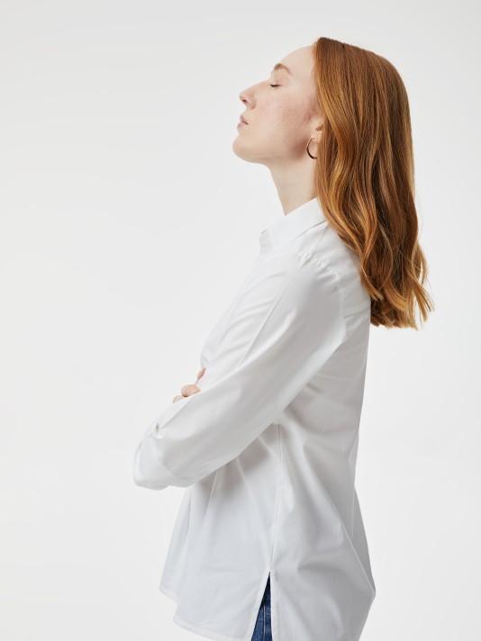 Camisa com decote em V Camisa com decote em V