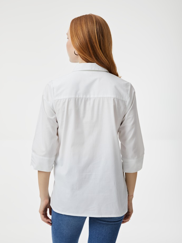 Camisa com decote em V
