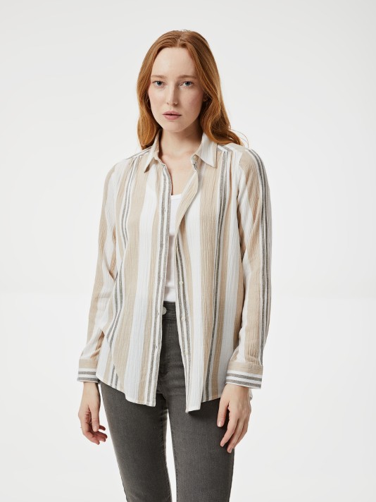 Camisa com riscas Camisa com riscas