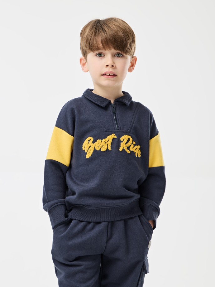Sweatshirt com fecho