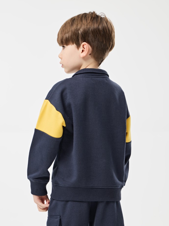 Sweatshirt com fecho