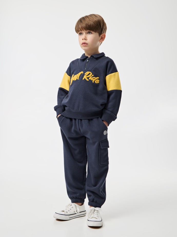 Sweatshirt com fecho