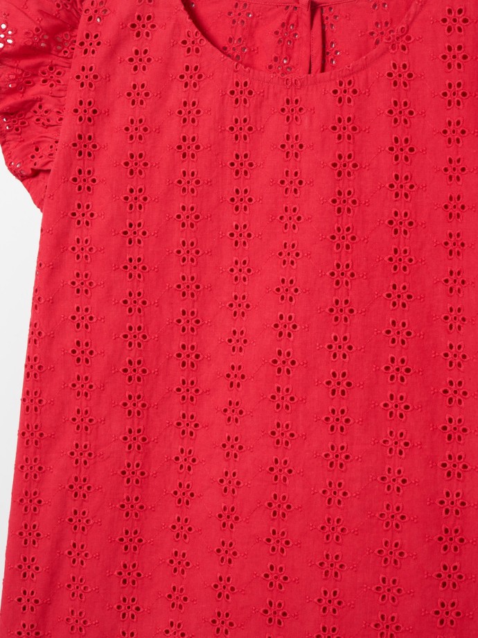 Blusa com bordado ingls