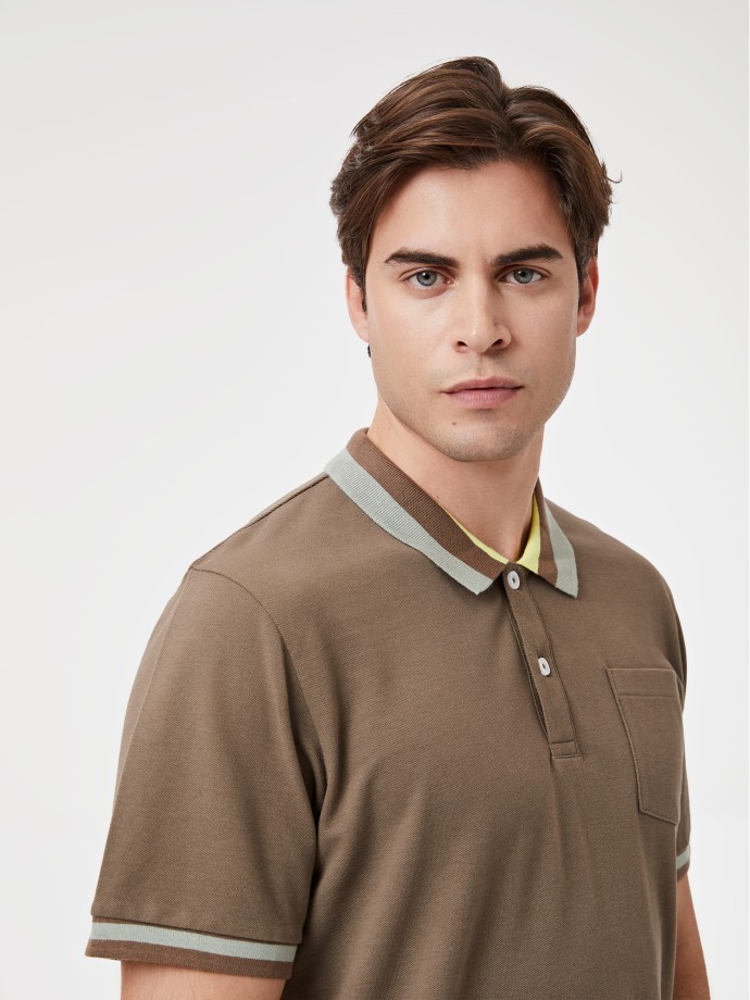 Polo com Gola e Punhos Contrastantes