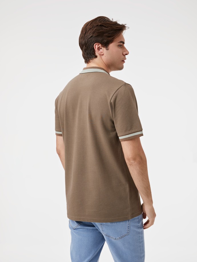 Polo com Gola e Punhos Contrastantes