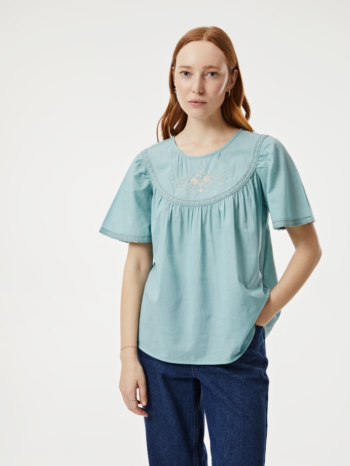 Blusa bordada