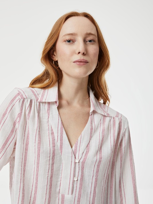 Camisa com riscas Camisa com riscas