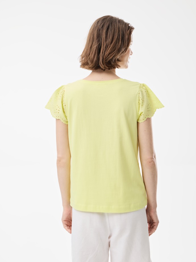 T-Shirt com bordado ingls