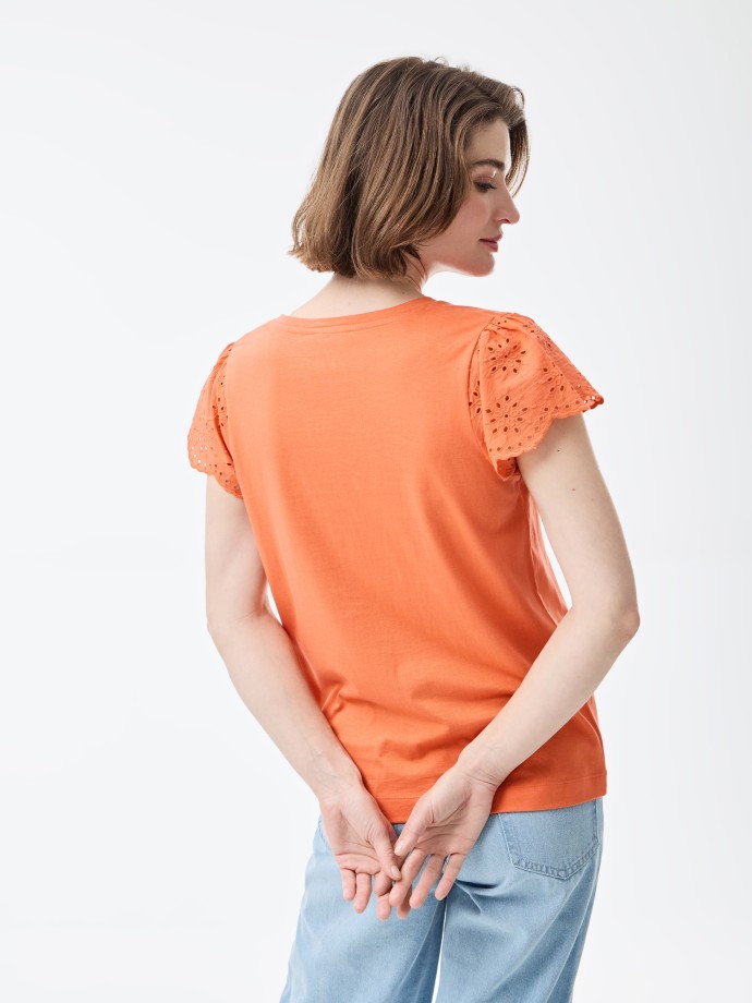 T-Shirt com bordado ingls