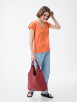 T-Shirt com bordado ingls
