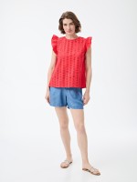 Blusa com bordado ingls