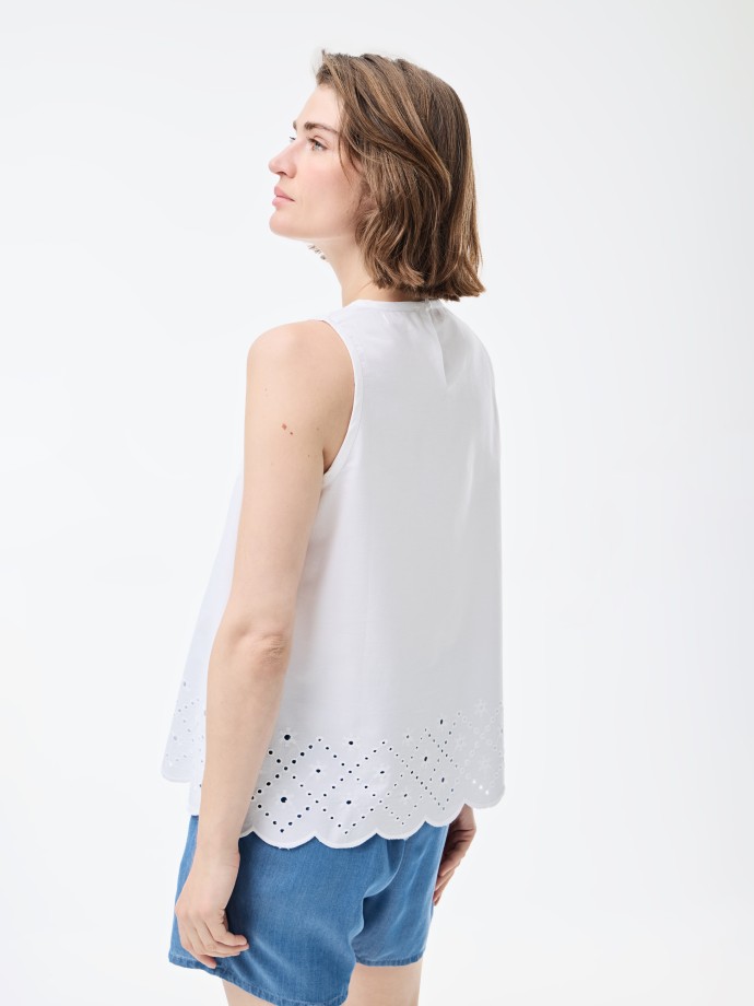Blusa com bordado ingls